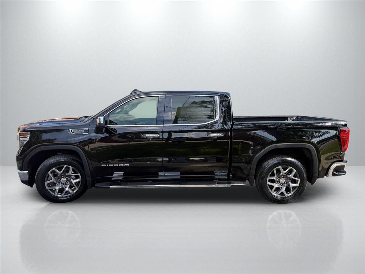 GMC Sierra 1500 SLT Crew Cab 4WD 2023