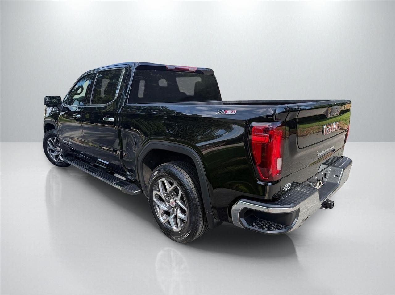 GMC Sierra 1500 SLT Crew Cab 4WD 2023