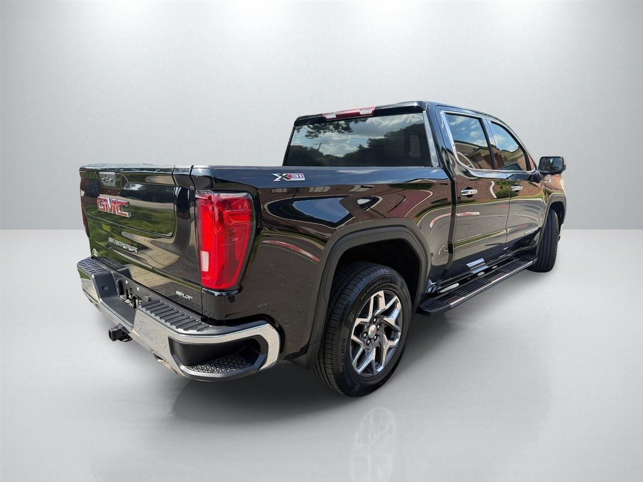 GMC Sierra 1500 SLT Crew Cab 4WD 2023