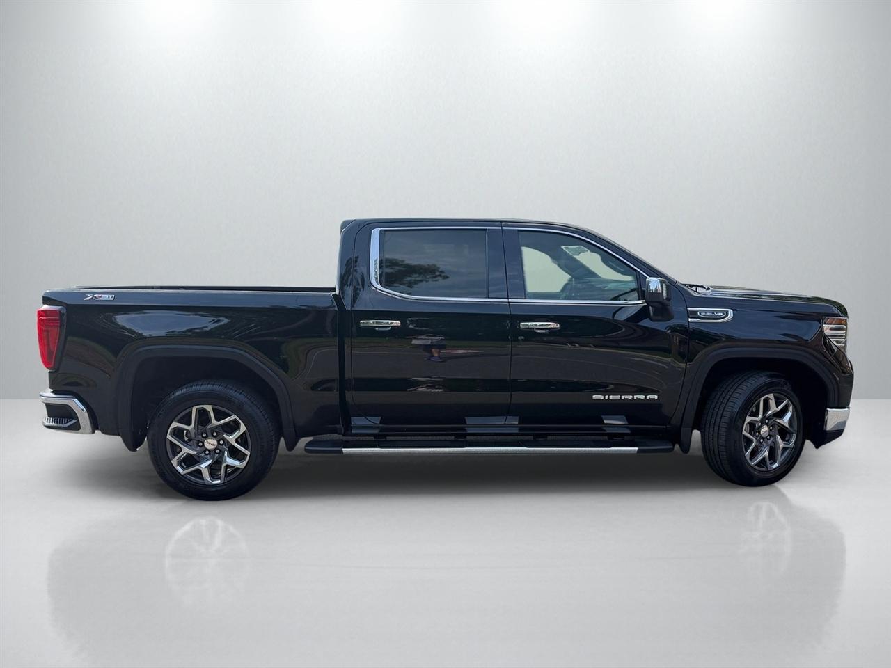 GMC Sierra 1500 SLT Crew Cab 4WD 2023