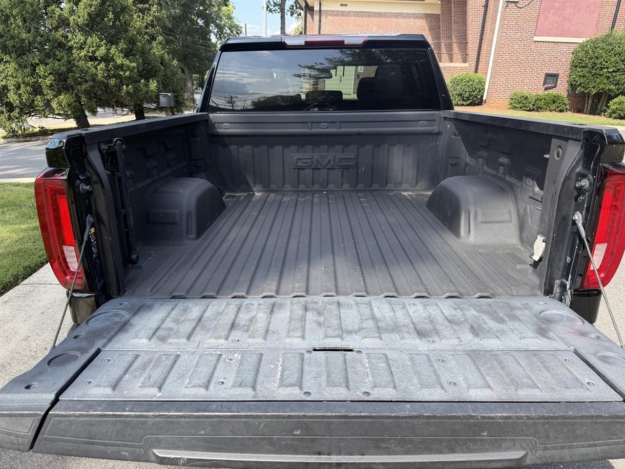 GMC Sierra 1500 SLT Crew Cab 4WD 2023