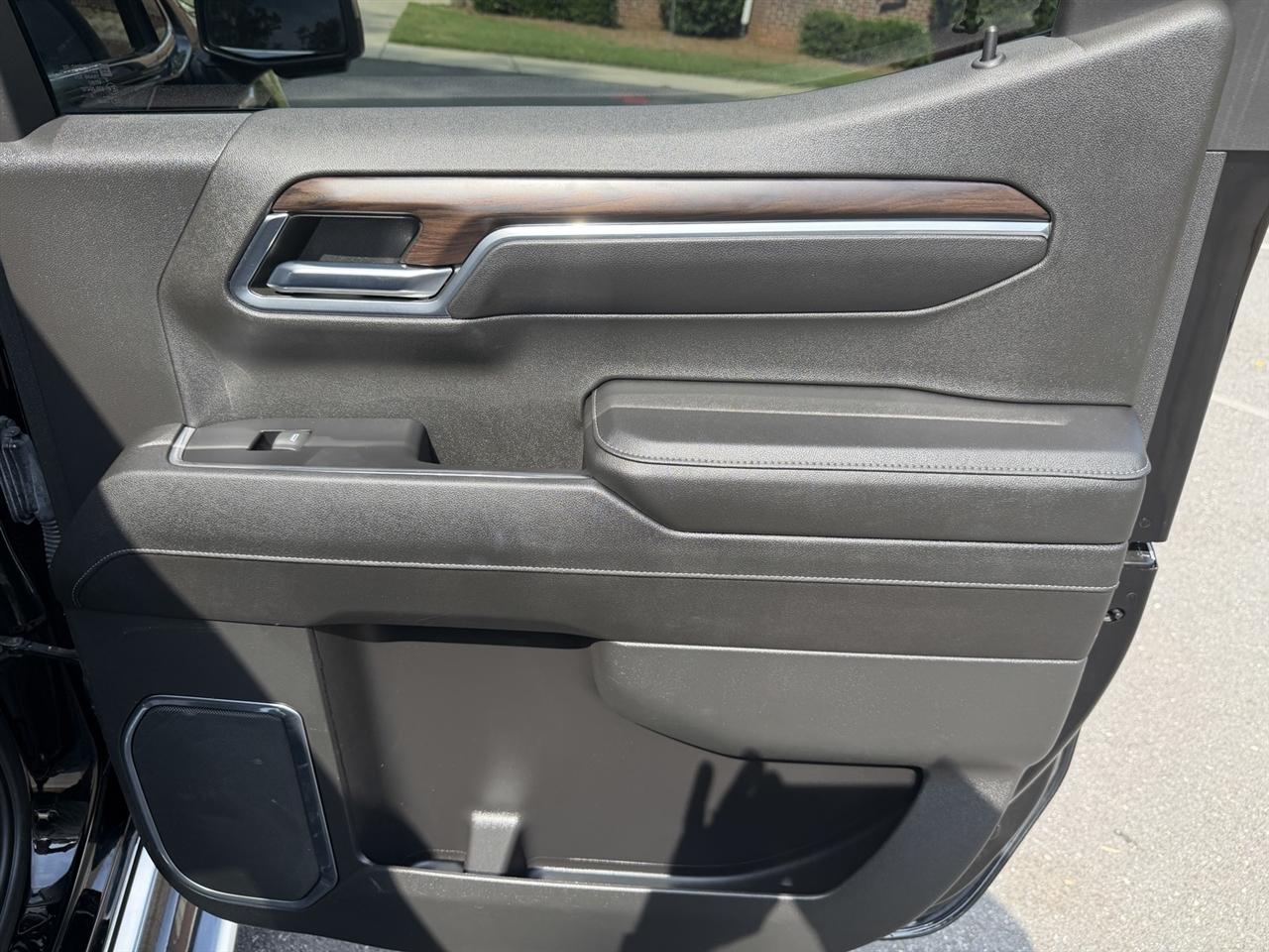 GMC Sierra 1500 SLT Crew Cab 4WD 2023
