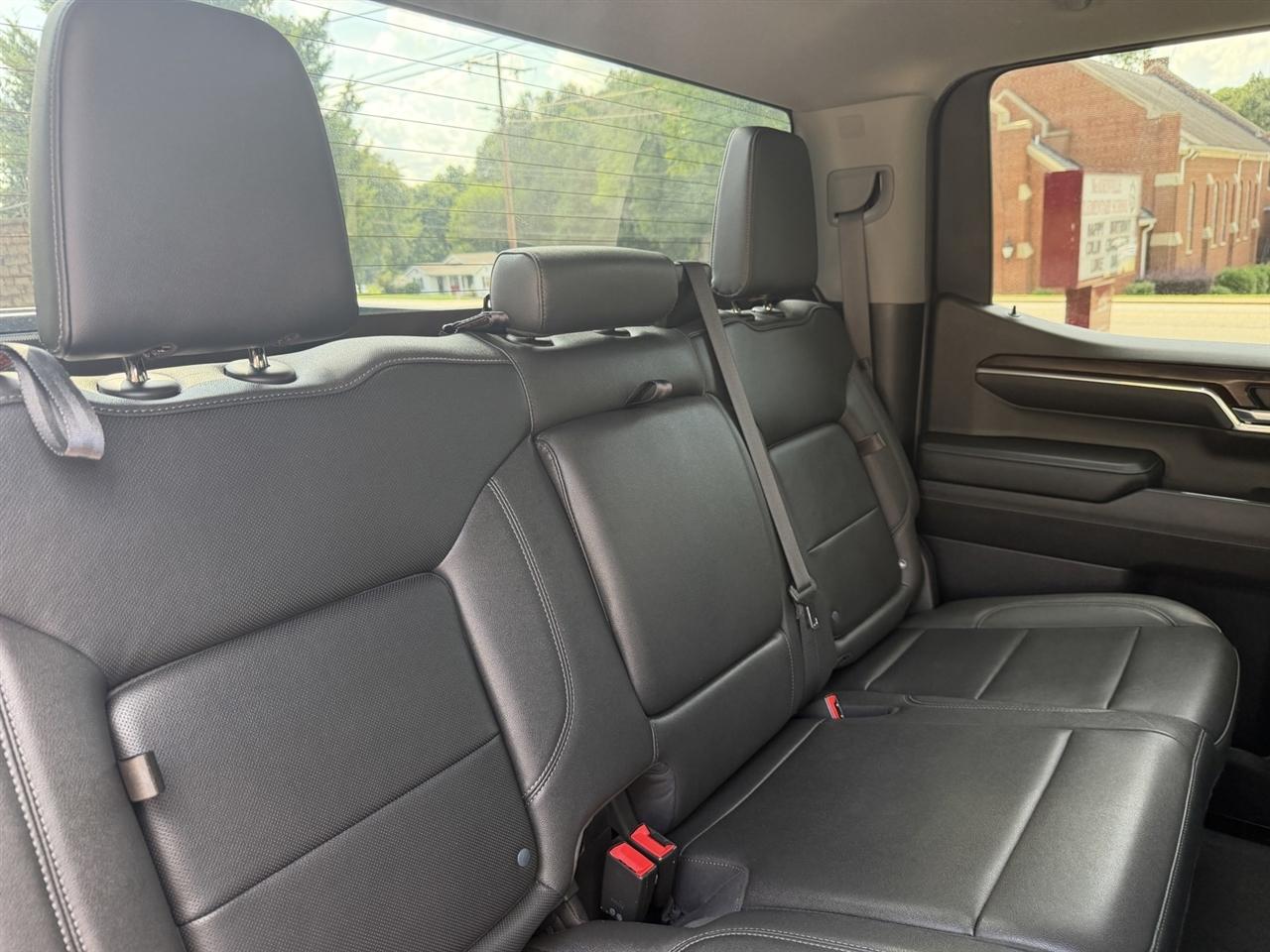 GMC Sierra 1500 SLT Crew Cab 4WD 2023