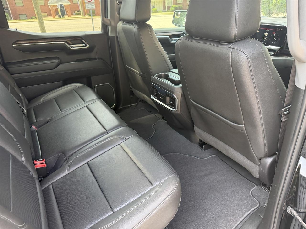 GMC Sierra 1500 SLT Crew Cab 4WD 2023