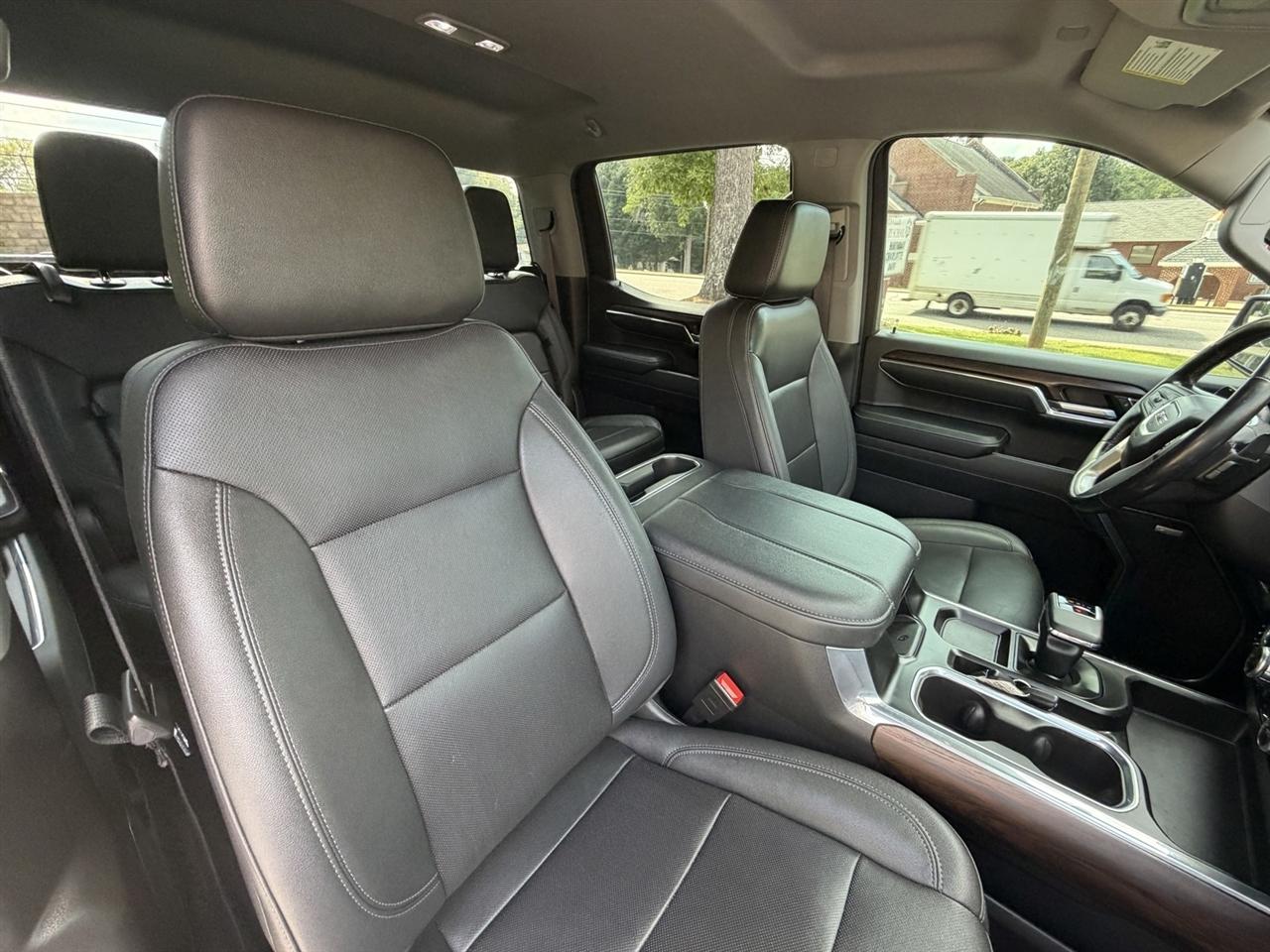 GMC Sierra 1500 SLT Crew Cab 4WD 2023