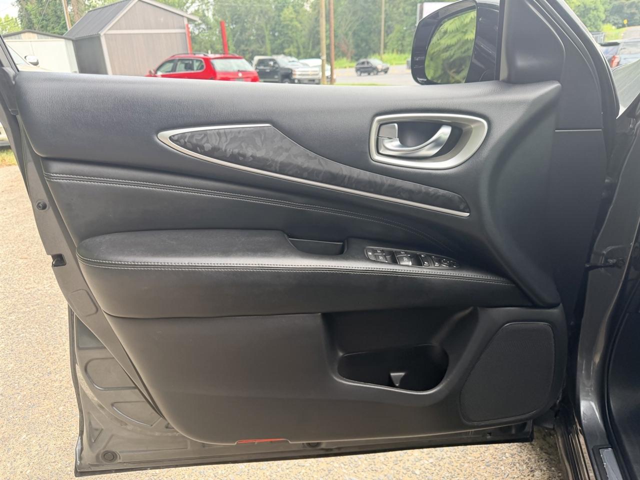 Infiniti QX60 Luxe 2017