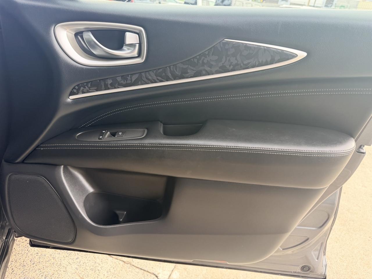Infiniti QX60 Luxe 2017