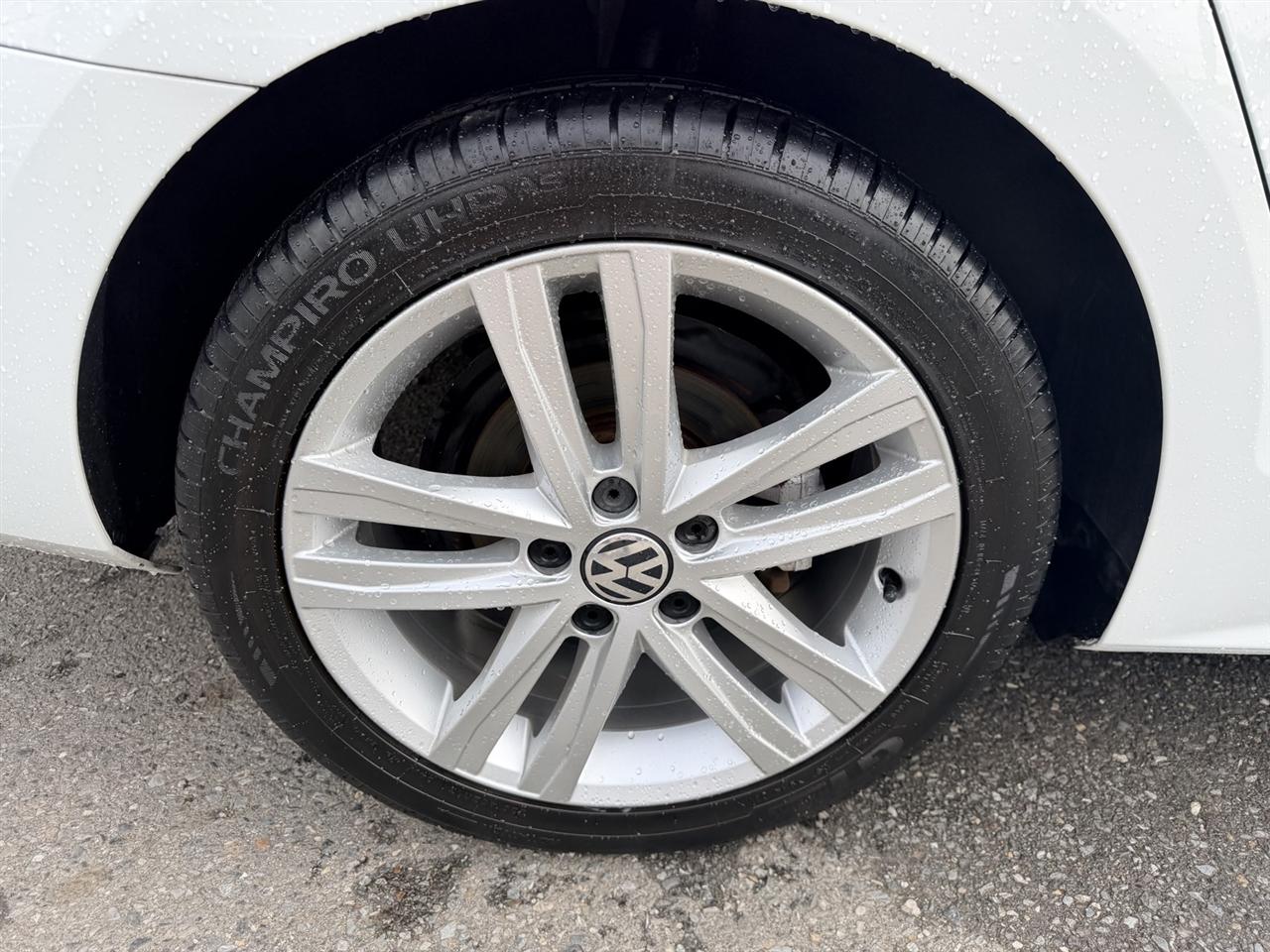 Volkswagen Jetta 1.8T SEL 6A 2017