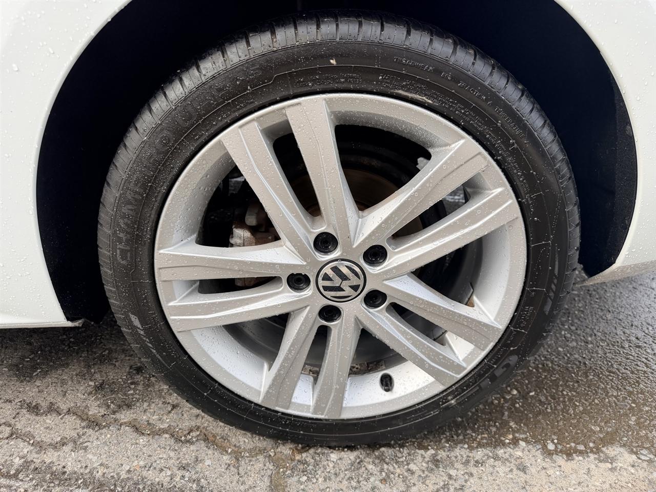 Volkswagen Jetta 1.8T SEL 6A 2017