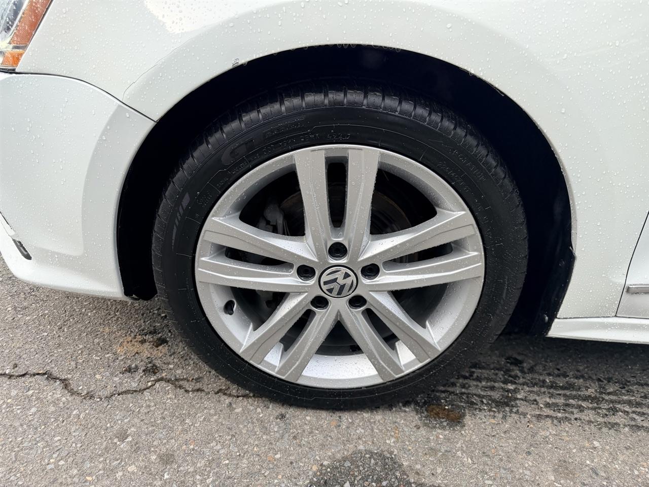 Volkswagen Jetta 1.8T SEL 6A 2017