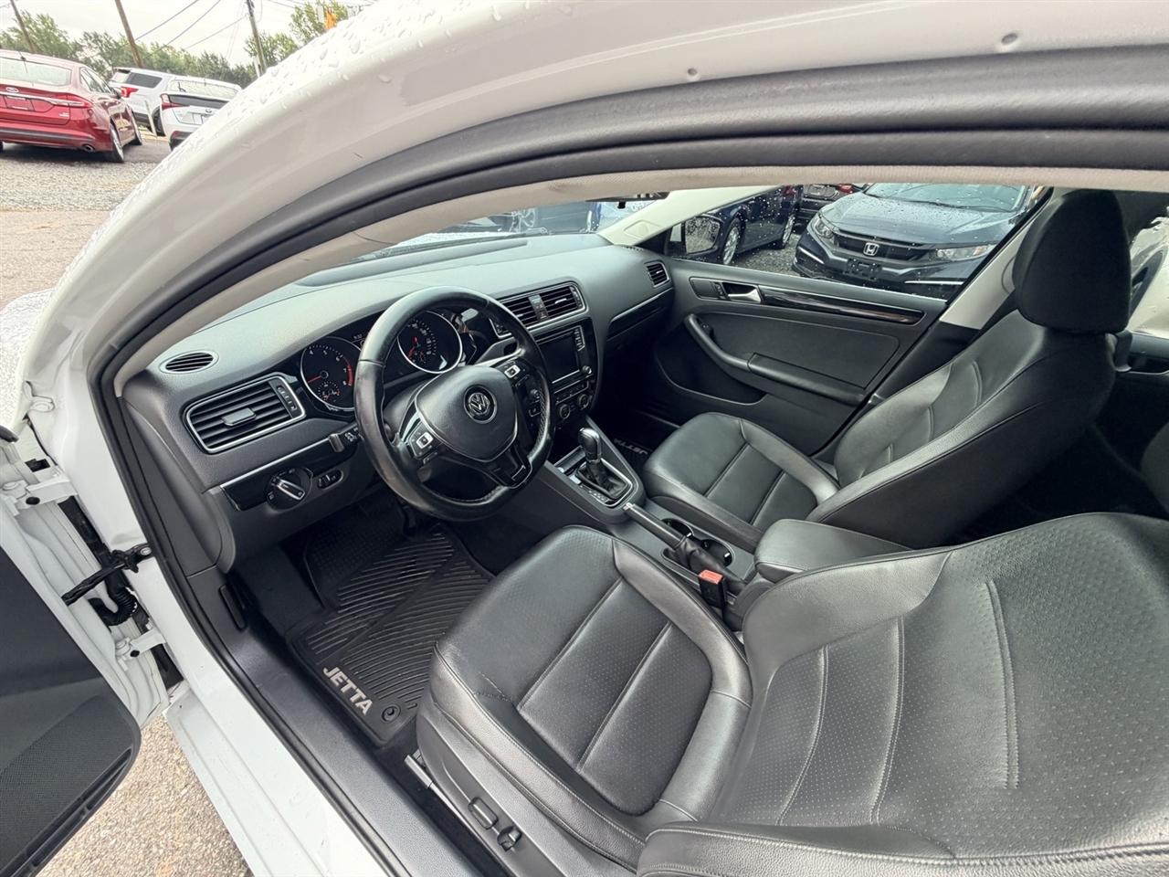Volkswagen Jetta 1.8T SEL 6A 2017