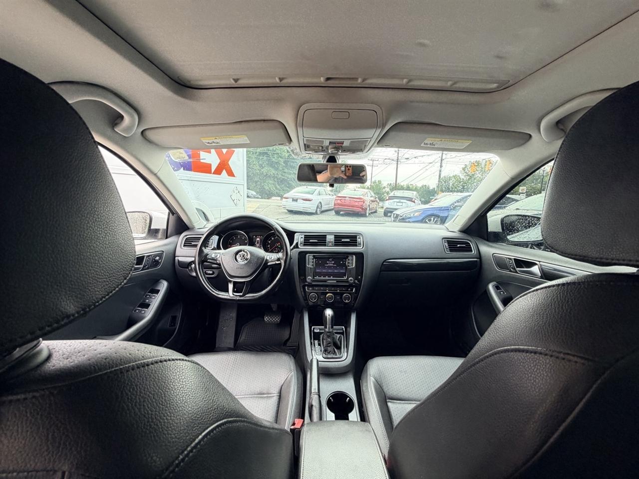 Volkswagen Jetta 1.8T SEL 6A 2017