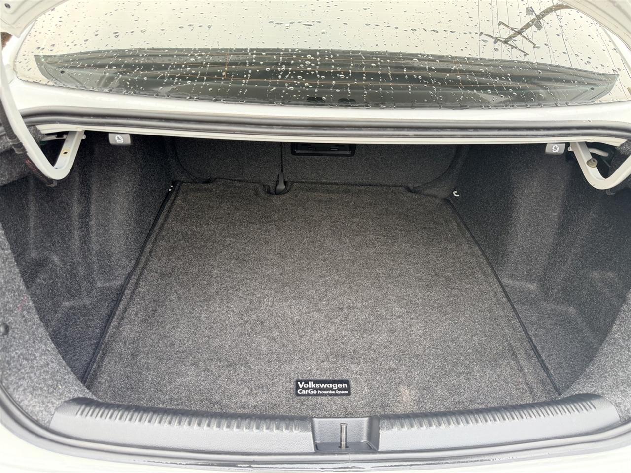 Volkswagen Jetta 1.8T SEL 6A 2017
