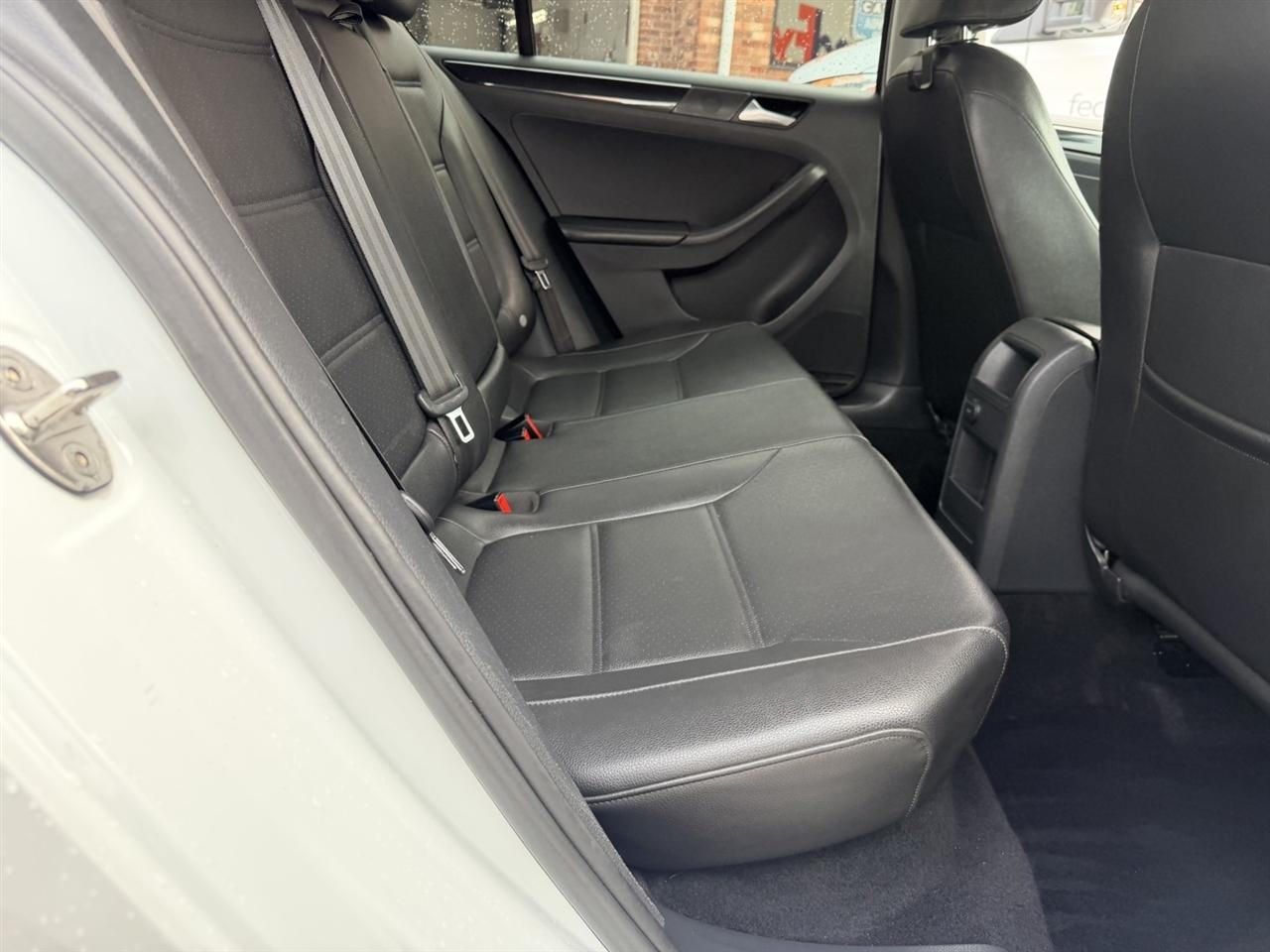 Volkswagen Jetta 1.8T SEL 6A 2017