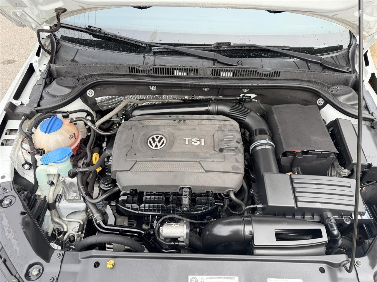 Volkswagen Jetta 1.8T SEL 6A 2017