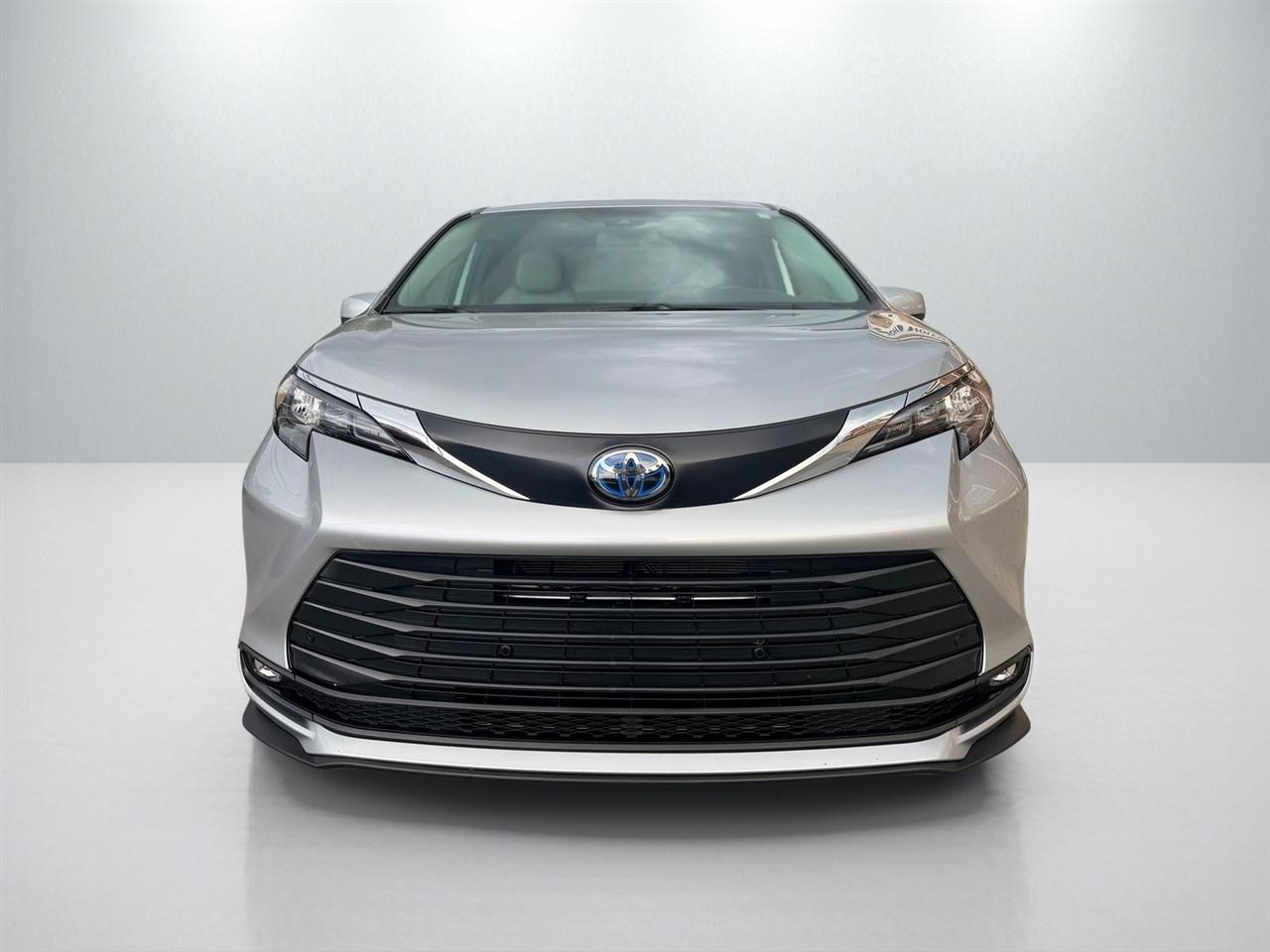 Toyota Sienna XLE 8-Passenger 2025