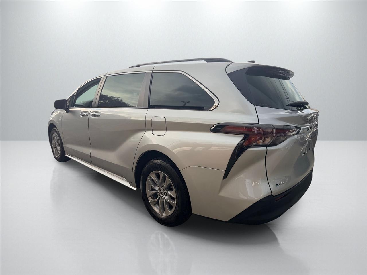 Toyota Sienna XLE 8-Passenger 2025