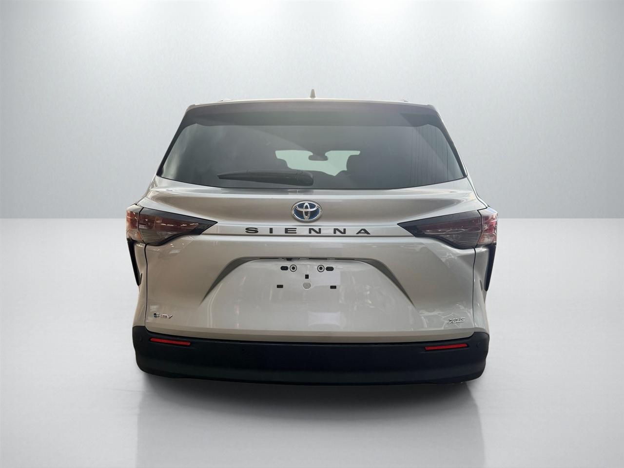 Toyota Sienna XLE 8-Passenger 2025