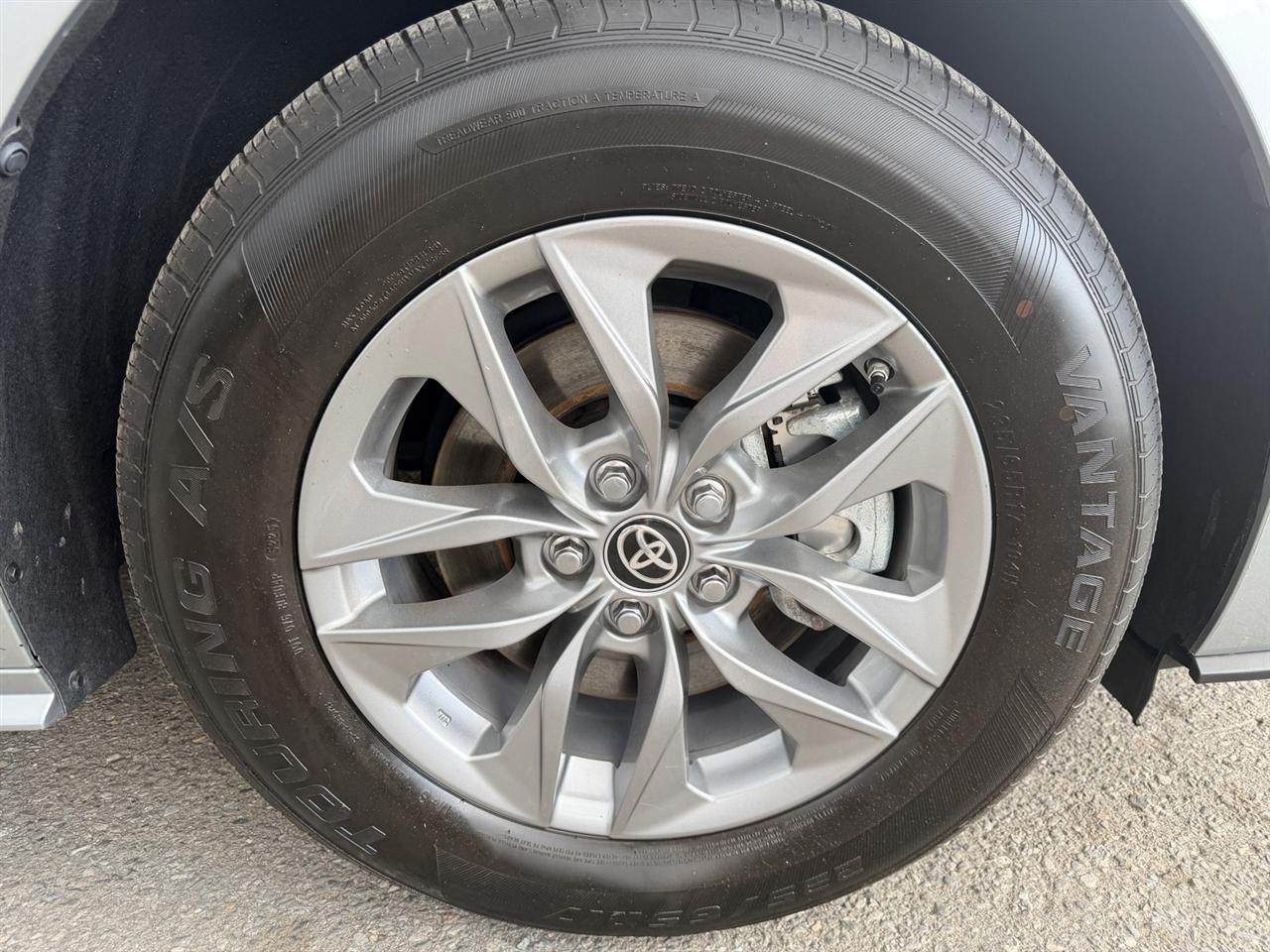 Toyota Sienna XLE 8-Passenger 2025