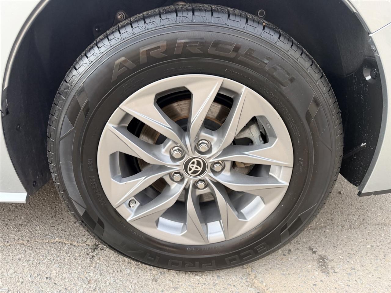 Toyota Sienna XLE 8-Passenger 2025