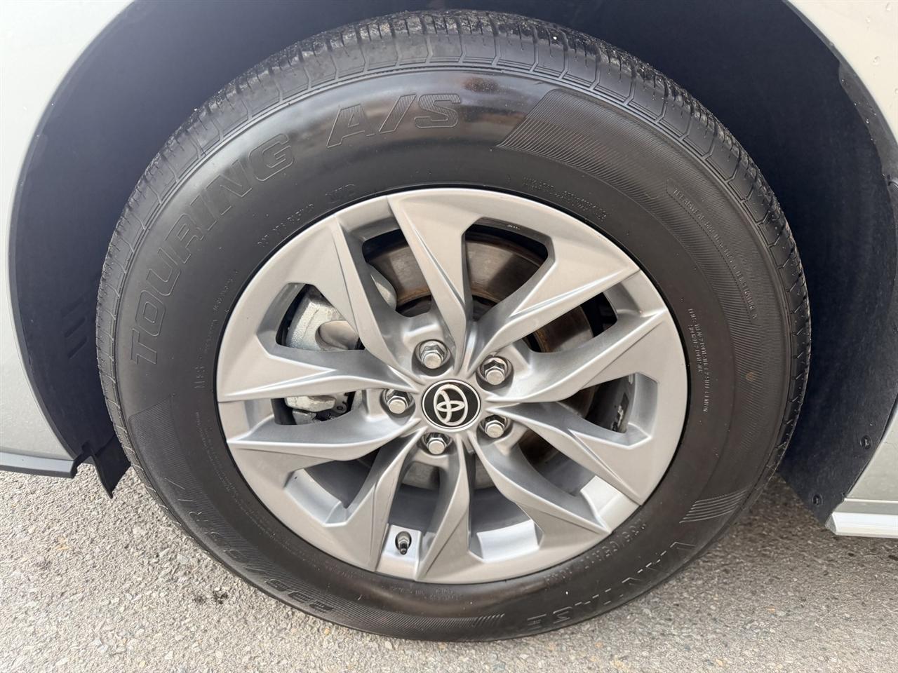 Toyota Sienna XLE 8-Passenger 2025