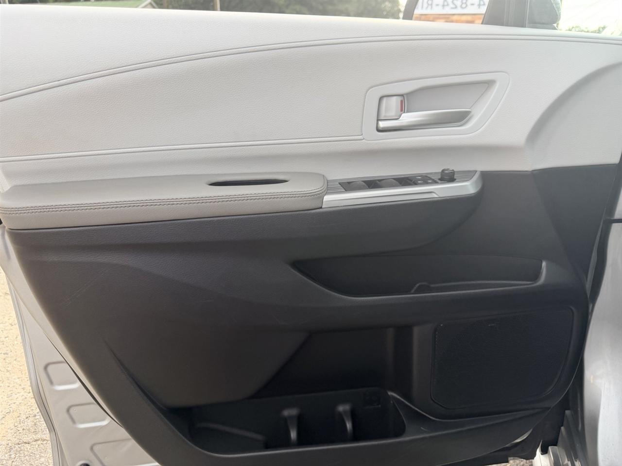 Toyota Sienna XLE 8-Passenger 2025