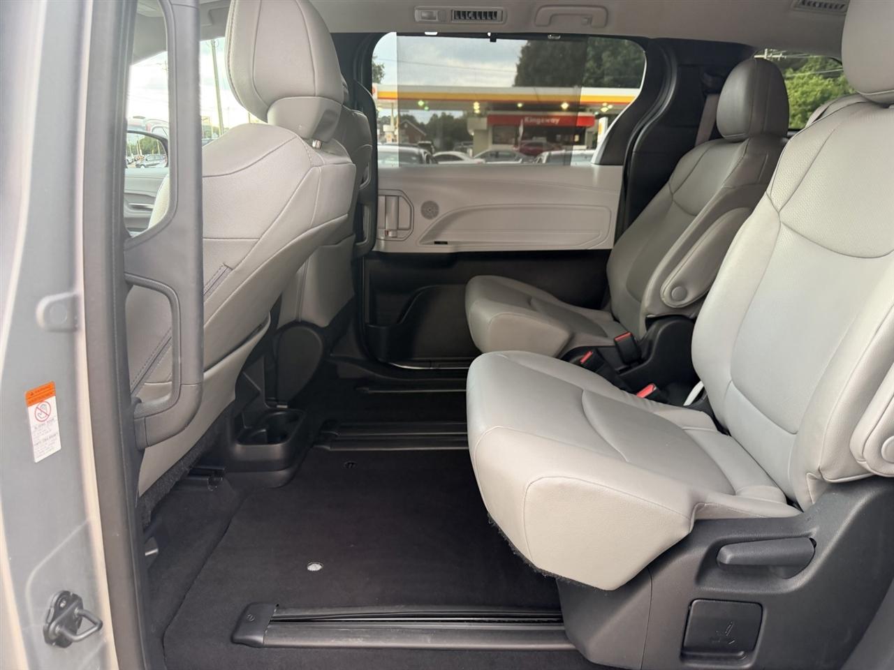 Toyota Sienna XLE 8-Passenger 2025