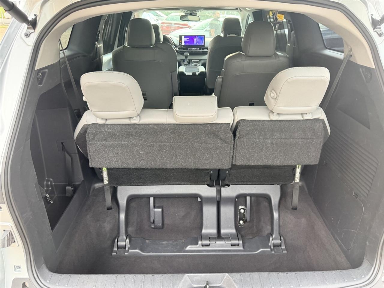 Toyota Sienna XLE 8-Passenger 2025