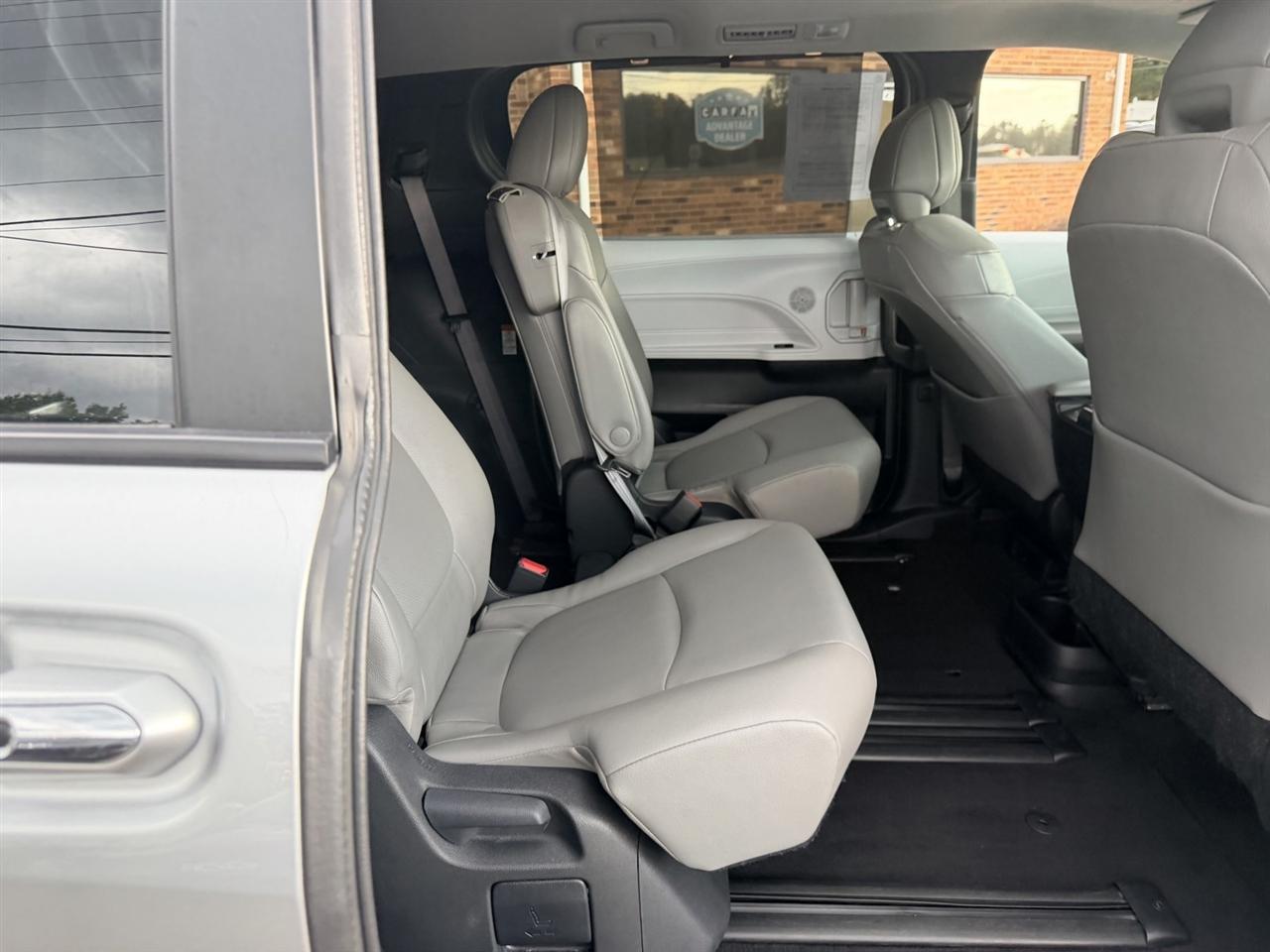 Toyota Sienna XLE 8-Passenger 2025