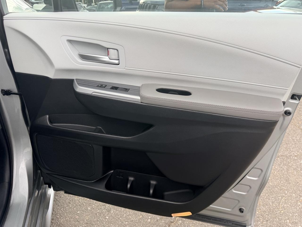 Toyota Sienna XLE 8-Passenger 2025
