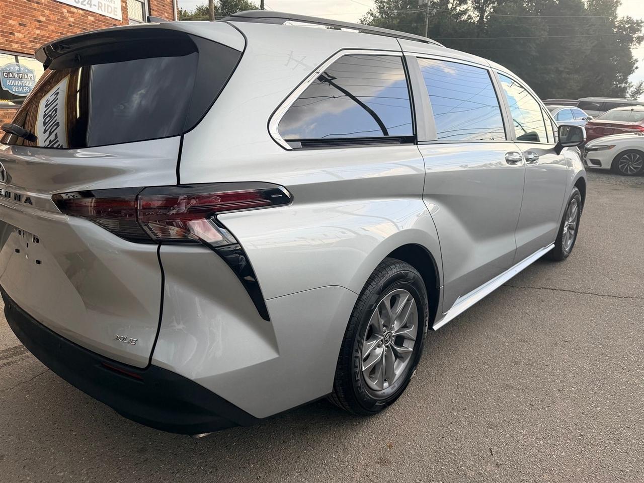 Toyota Sienna XLE 8-Passenger 2025