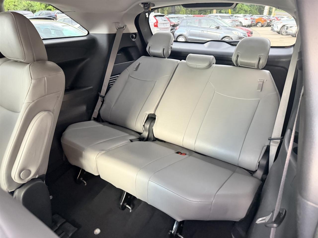 Toyota Sienna XLE 8-Passenger 2025
