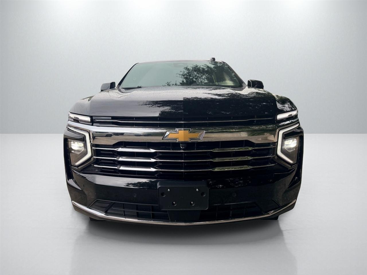 Chevrolet Suburban photo 2