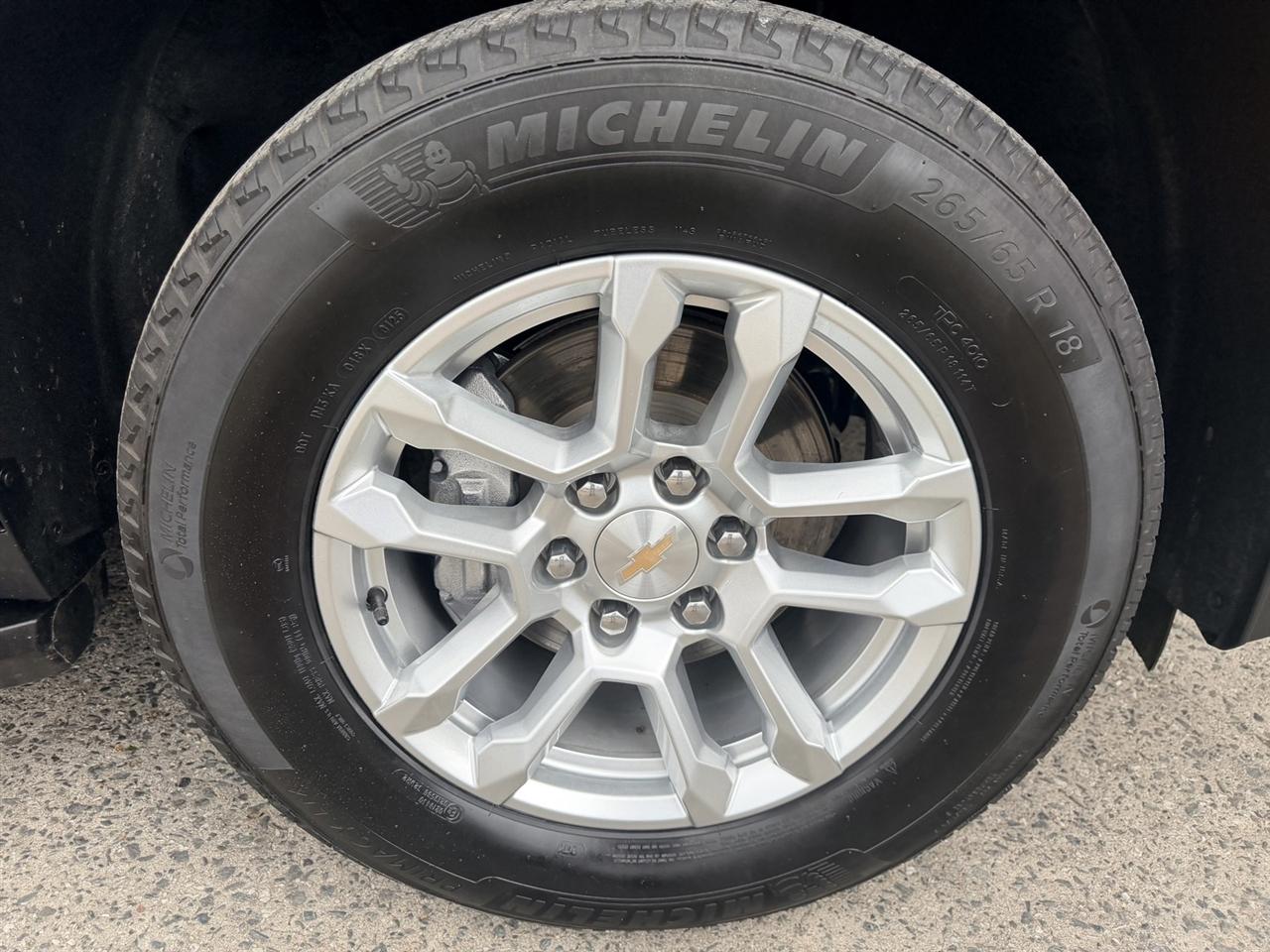 Chevrolet Suburban photo 9
