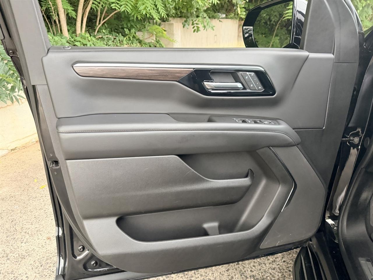 Chevrolet Suburban photo 13