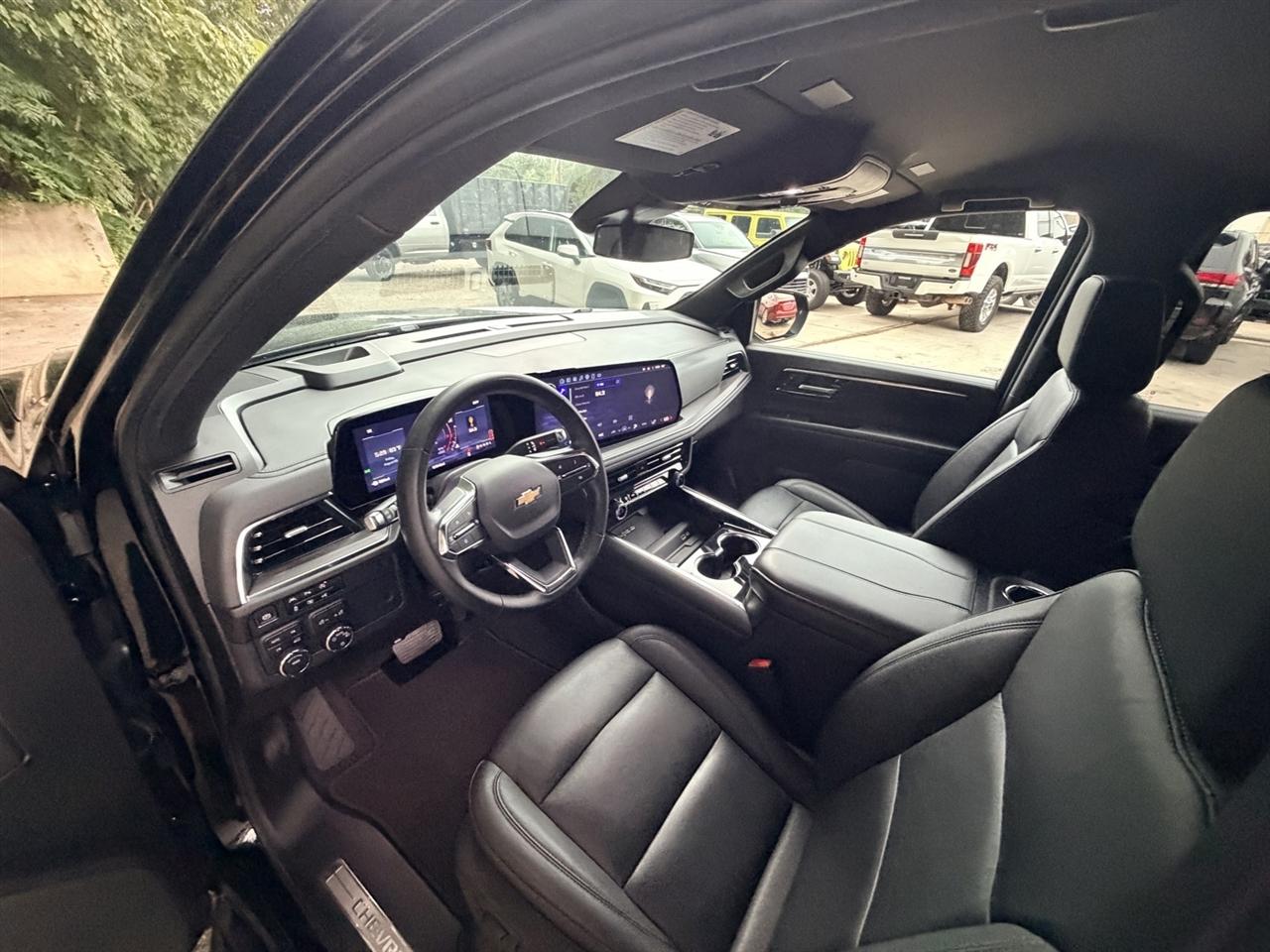 Chevrolet Suburban photo 15