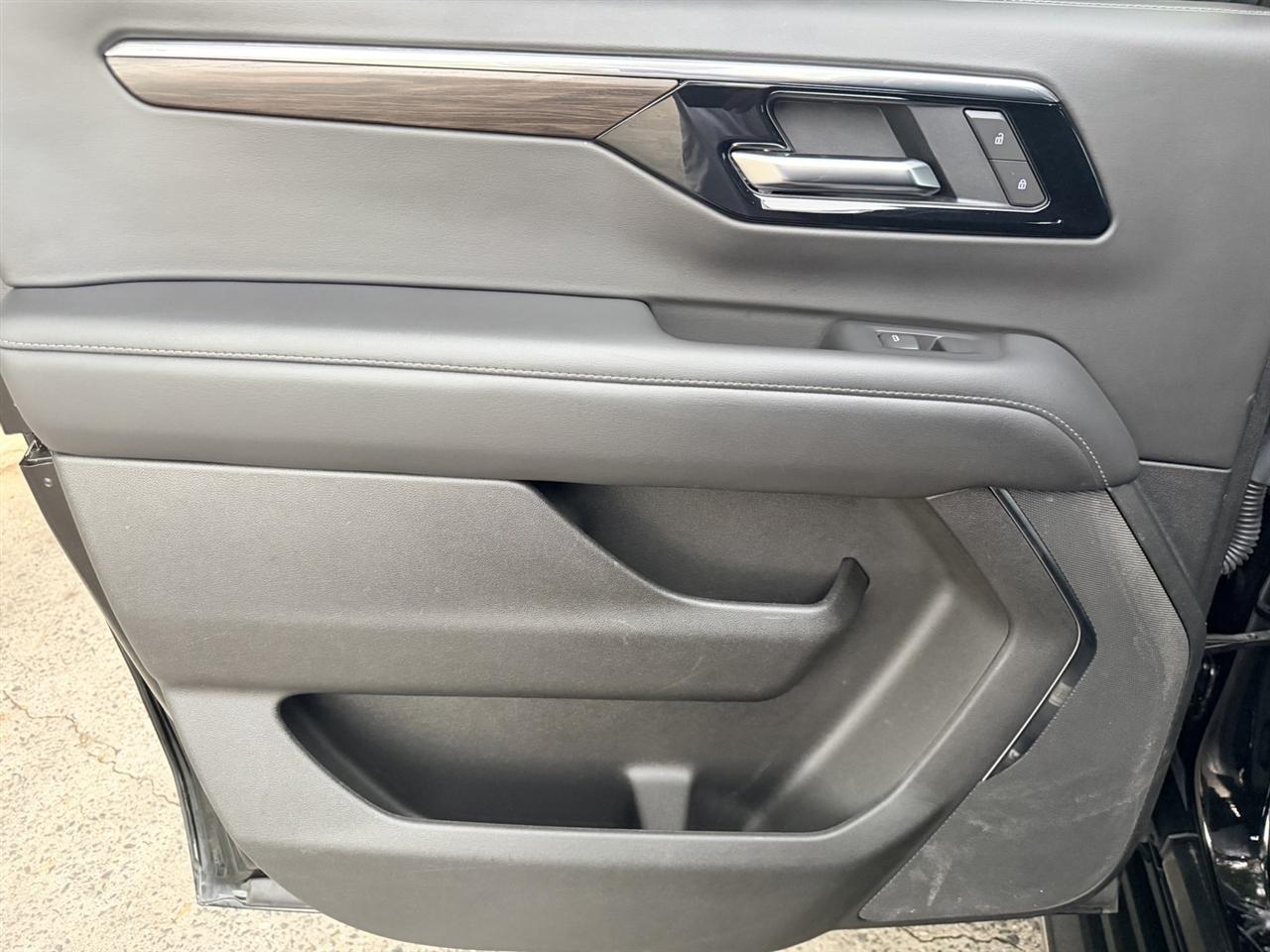 Chevrolet Suburban photo 25