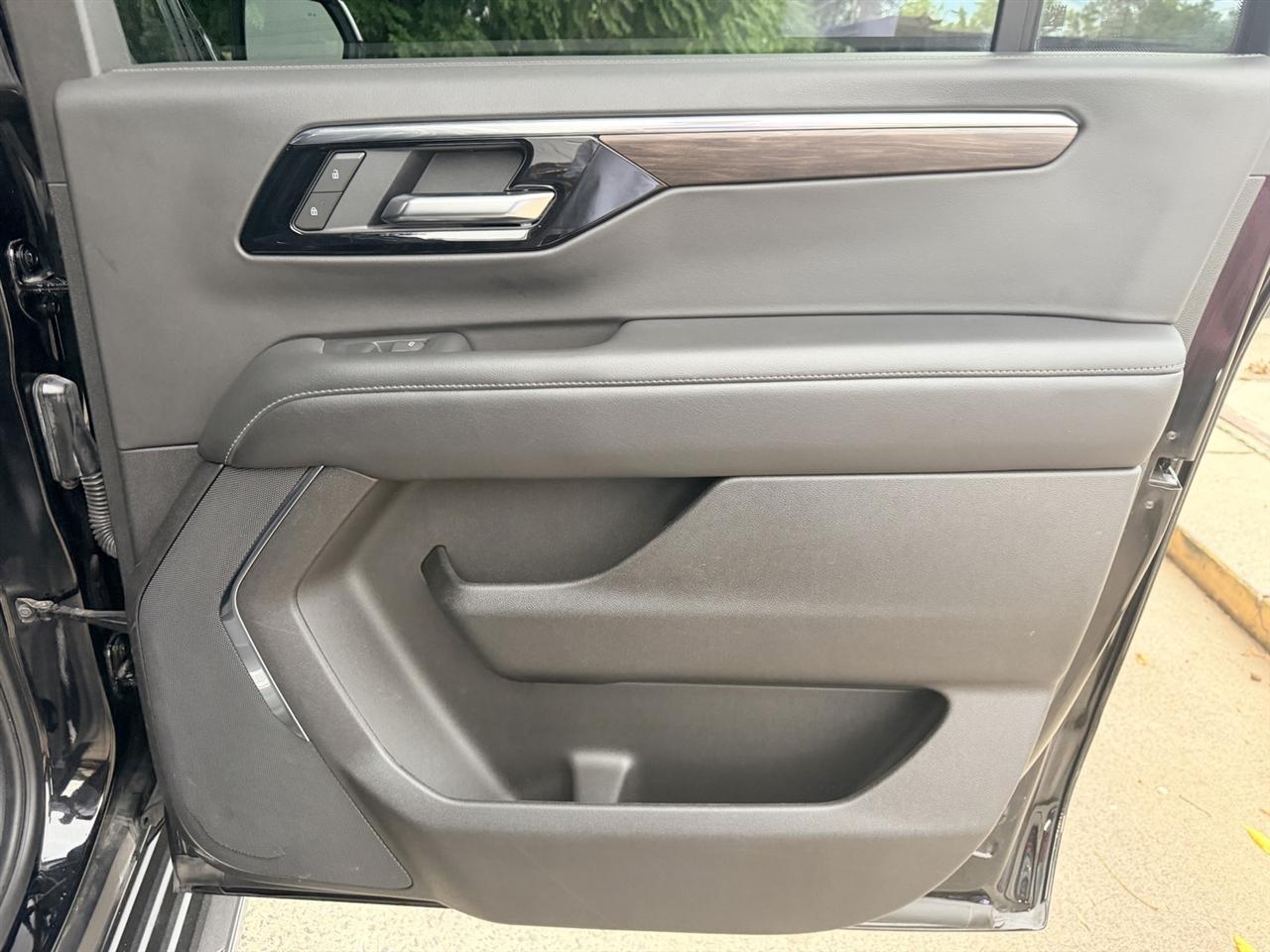 Chevrolet Suburban photo 32
