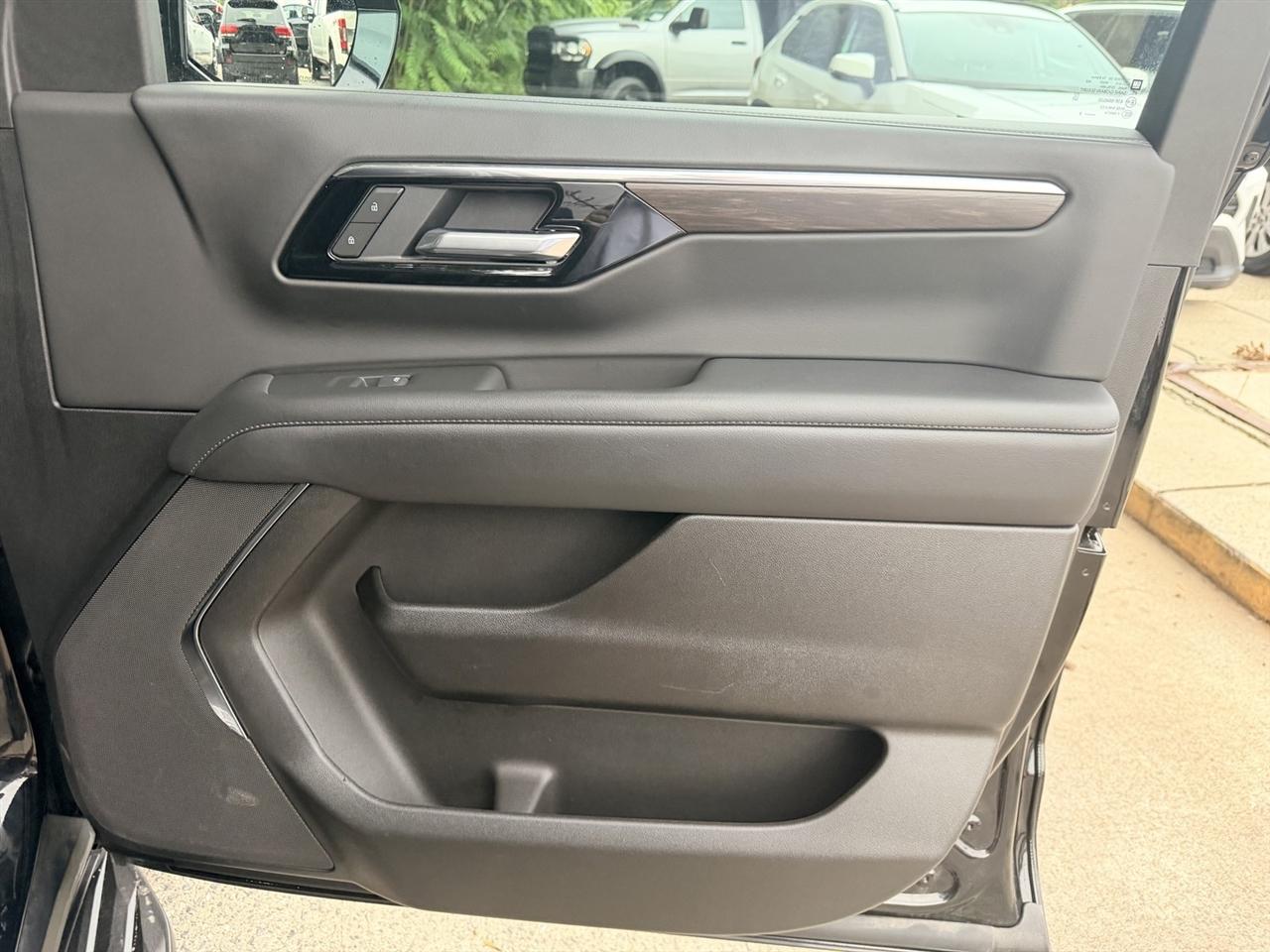 Chevrolet Suburban photo 34