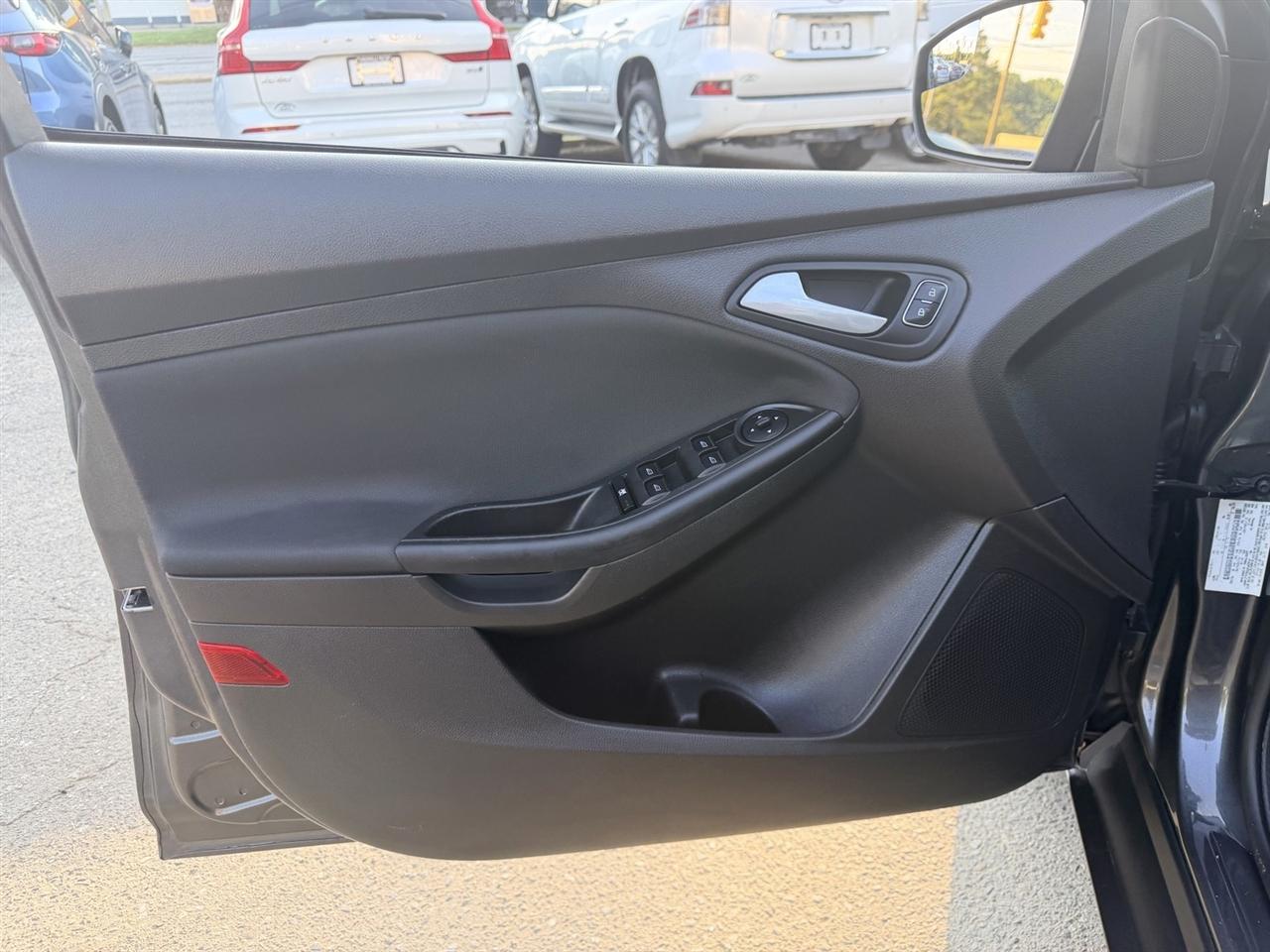 Ford Focus SE Sedan 2018