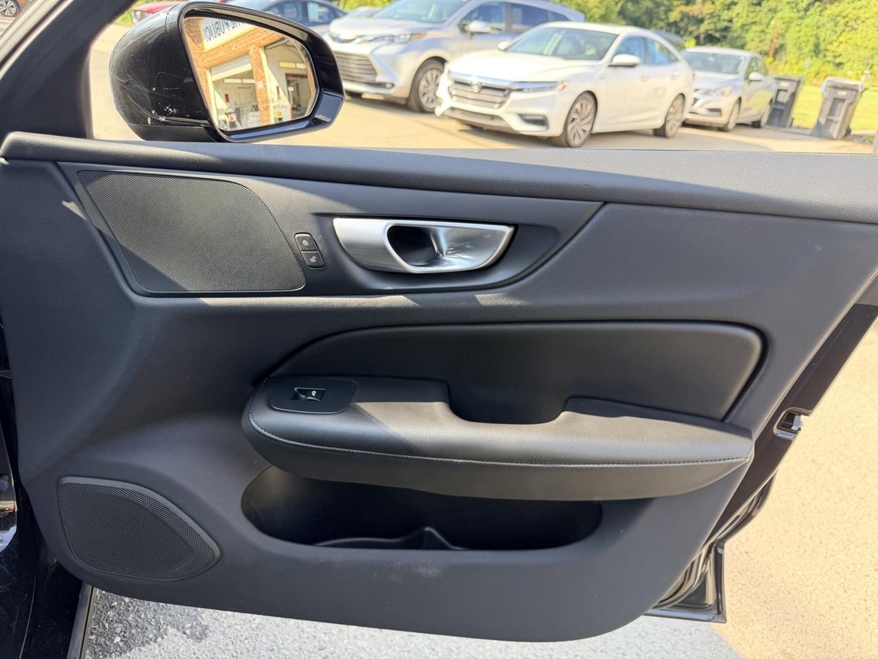 Volvo S60 B5 Core Dark AWD 2024