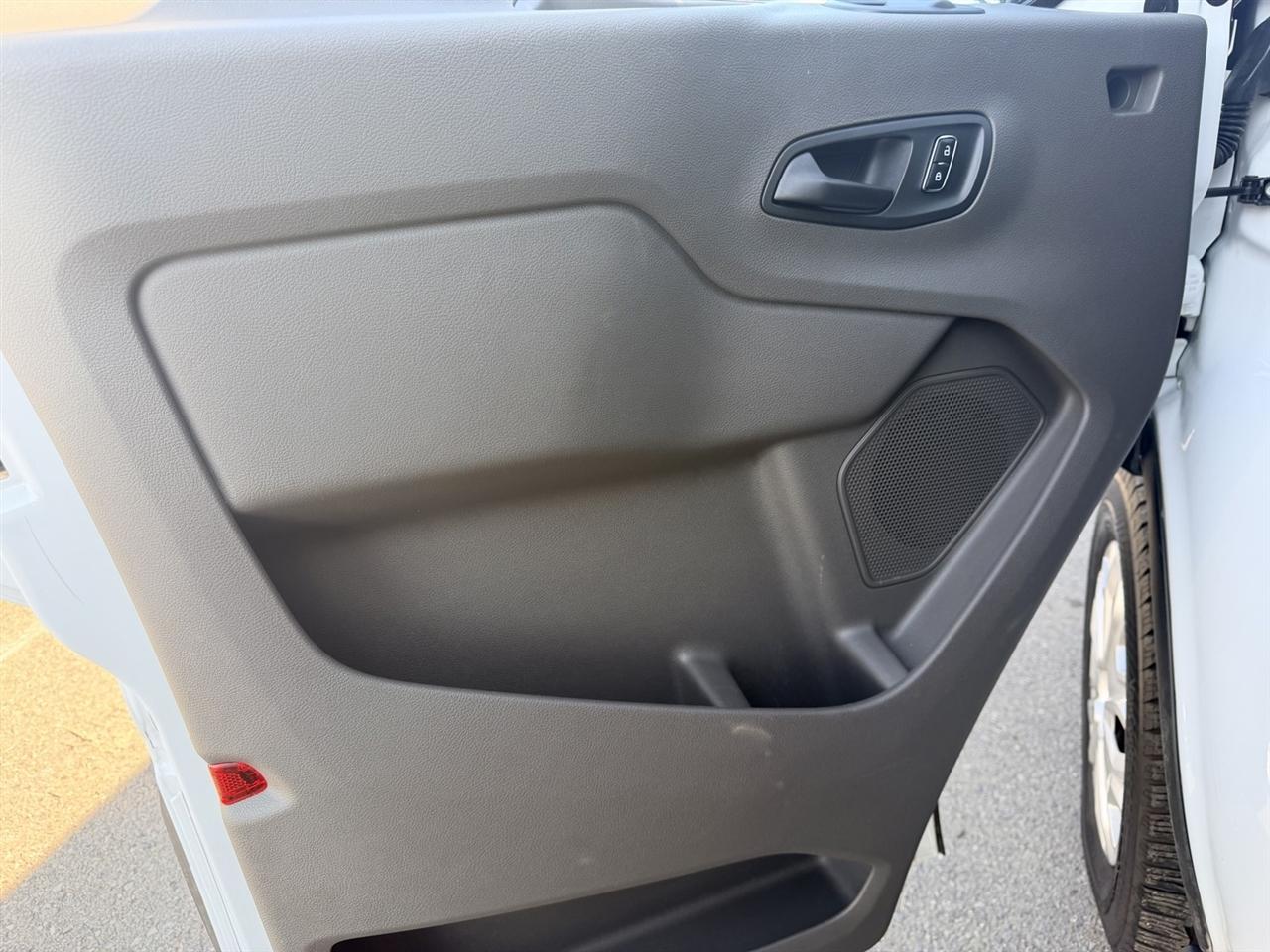 Ford Transit 350 Wagon Low Roof XL w/Sliding Pass. 148-in. WB 2025