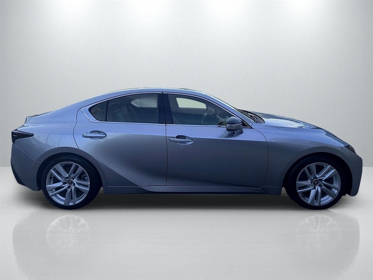 Lexus IS 300 RWD 2024