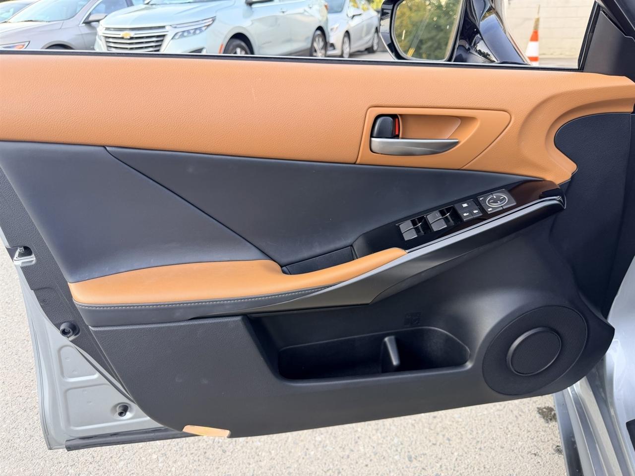 Lexus IS 300 RWD 2024