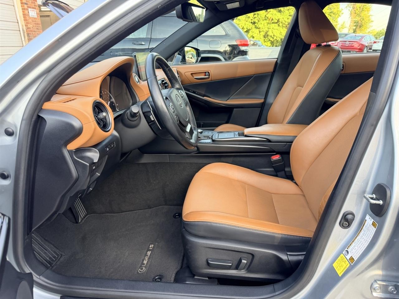 Lexus IS 300 RWD 2024