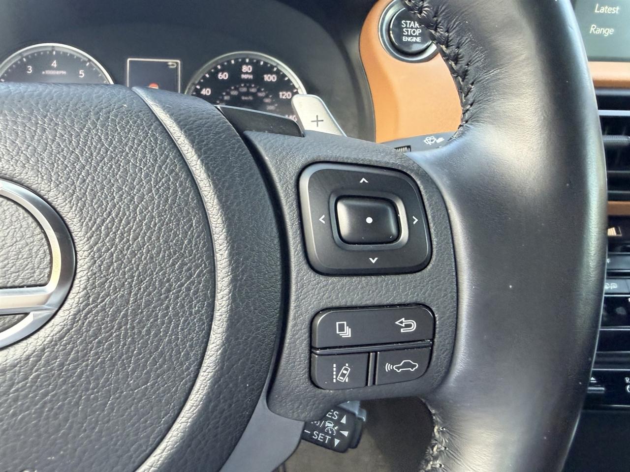 Lexus IS 300 RWD 2024