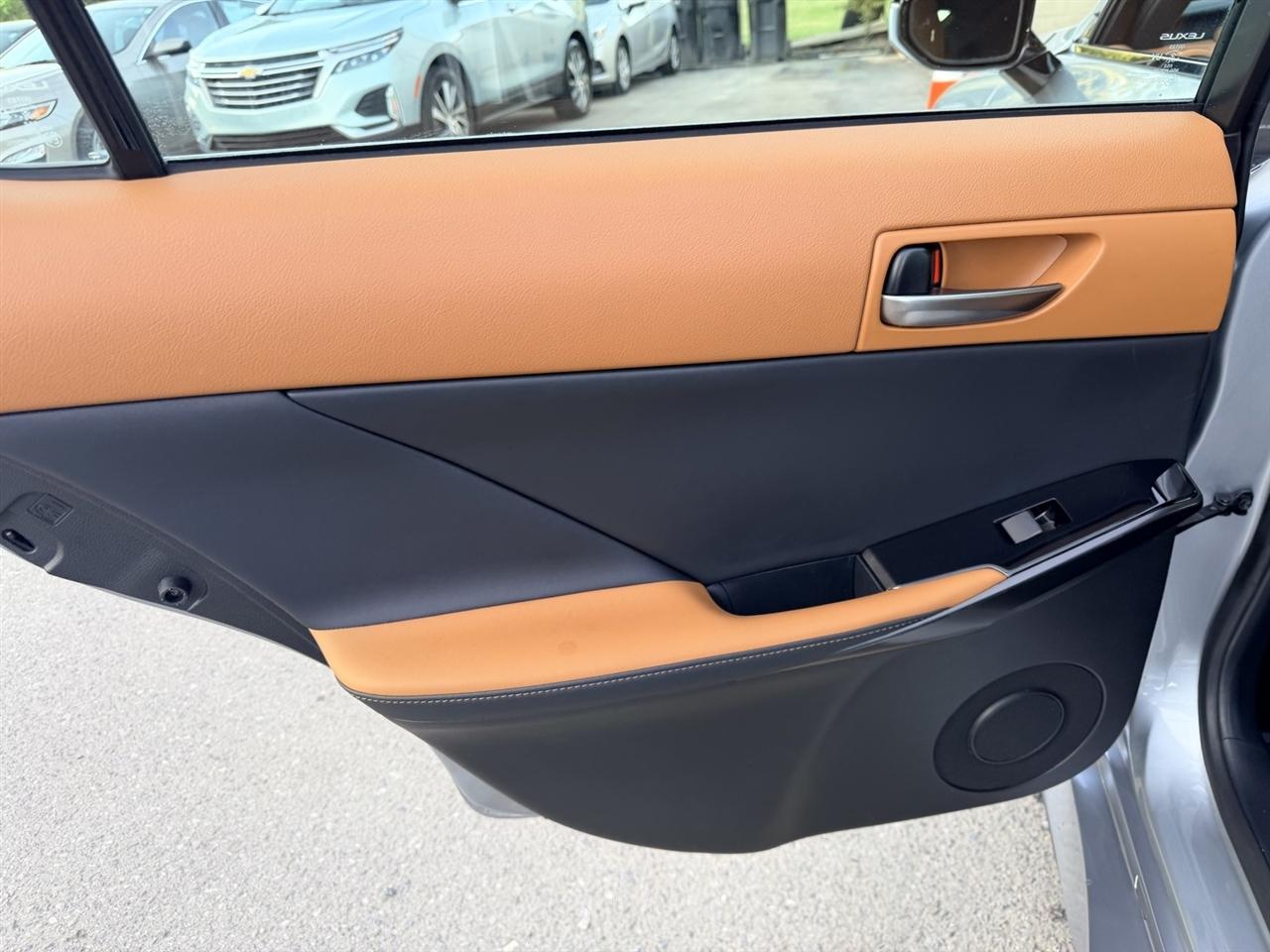 Lexus IS 300 RWD 2024