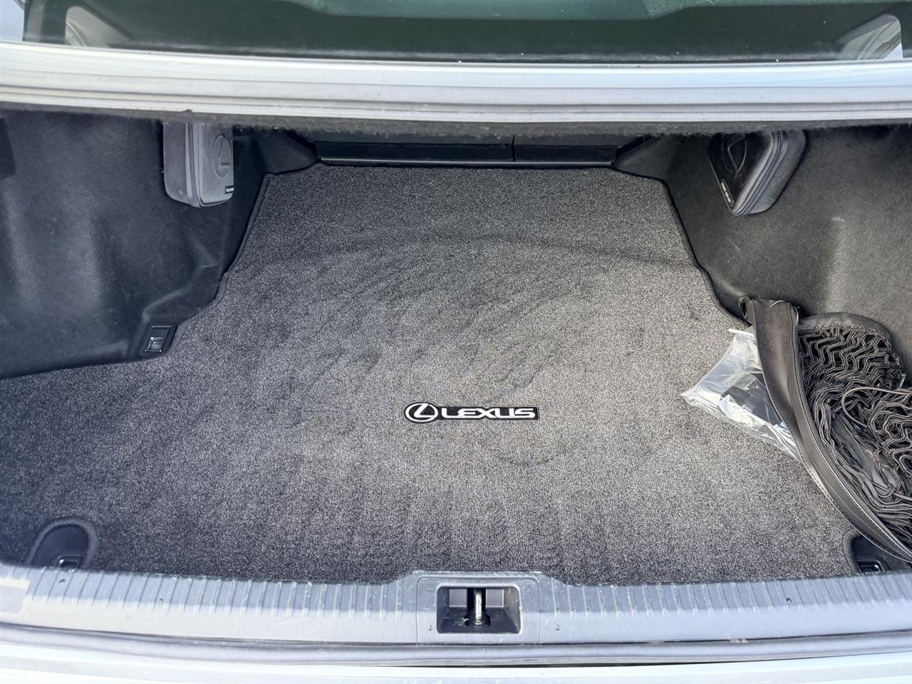 Lexus IS 300 RWD 2024