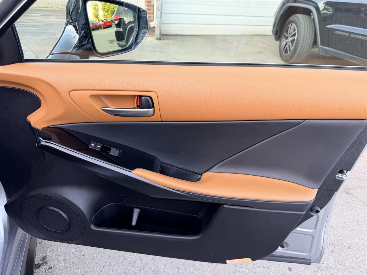 Lexus IS 300 RWD 2024