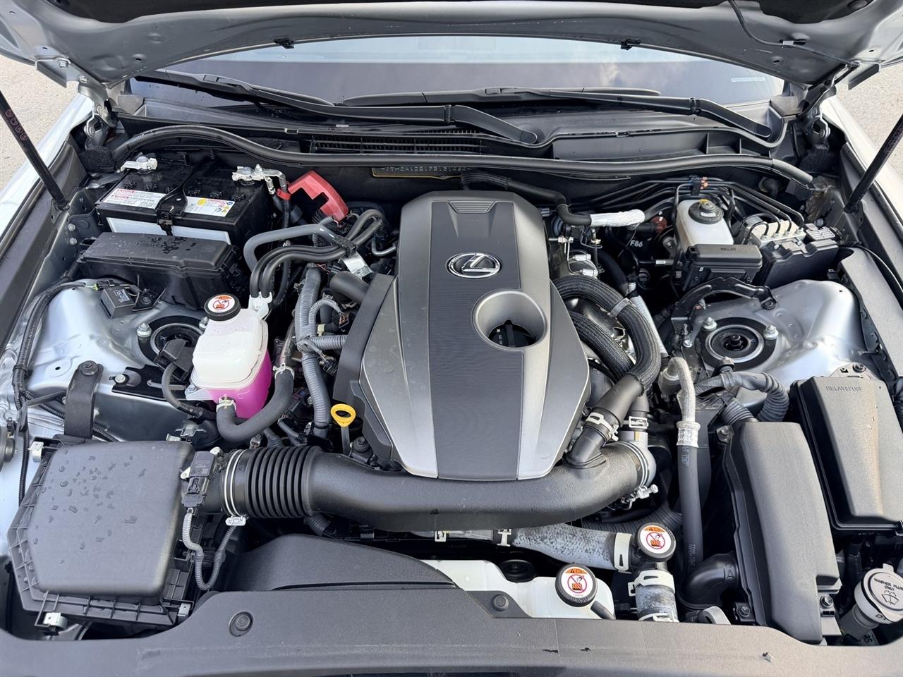 Lexus IS 300 RWD 2024